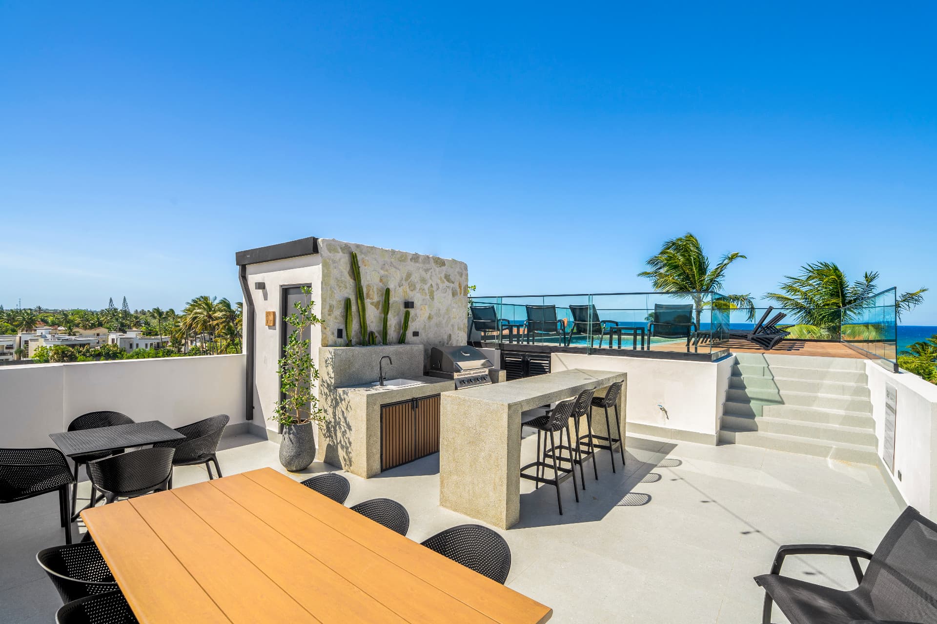 Rooftop BBQ & dining terrace