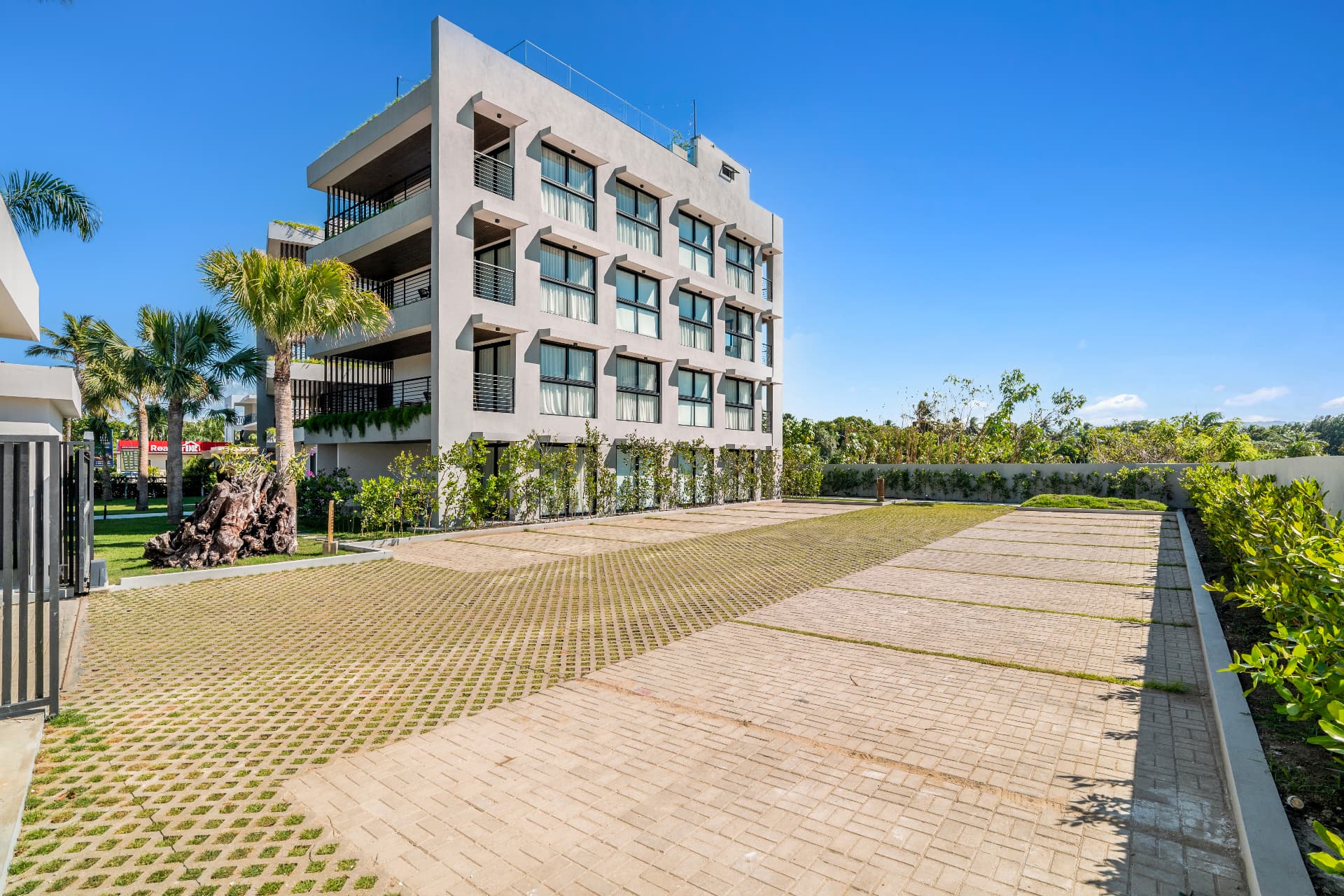 The building & parking