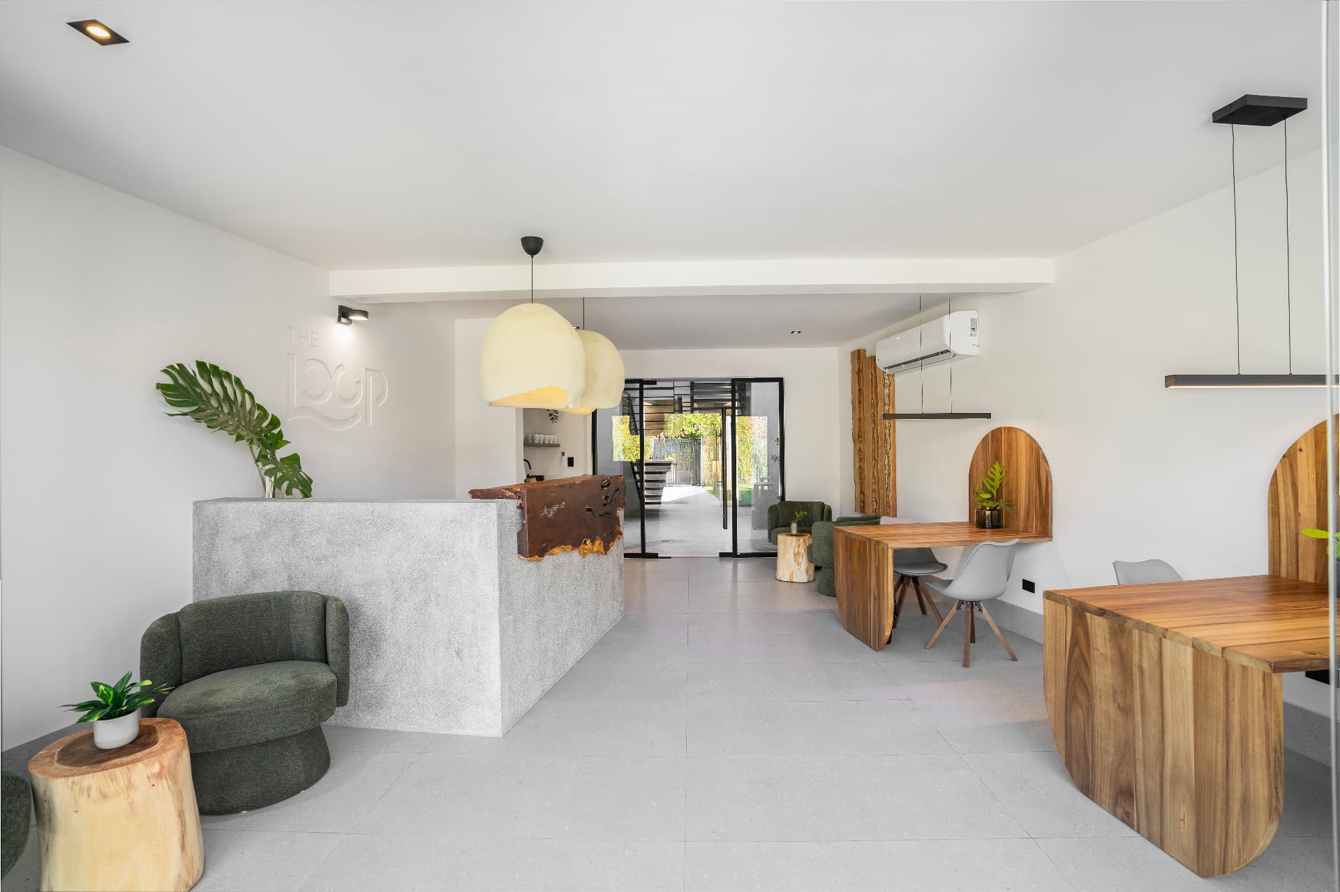 Lobby & reception